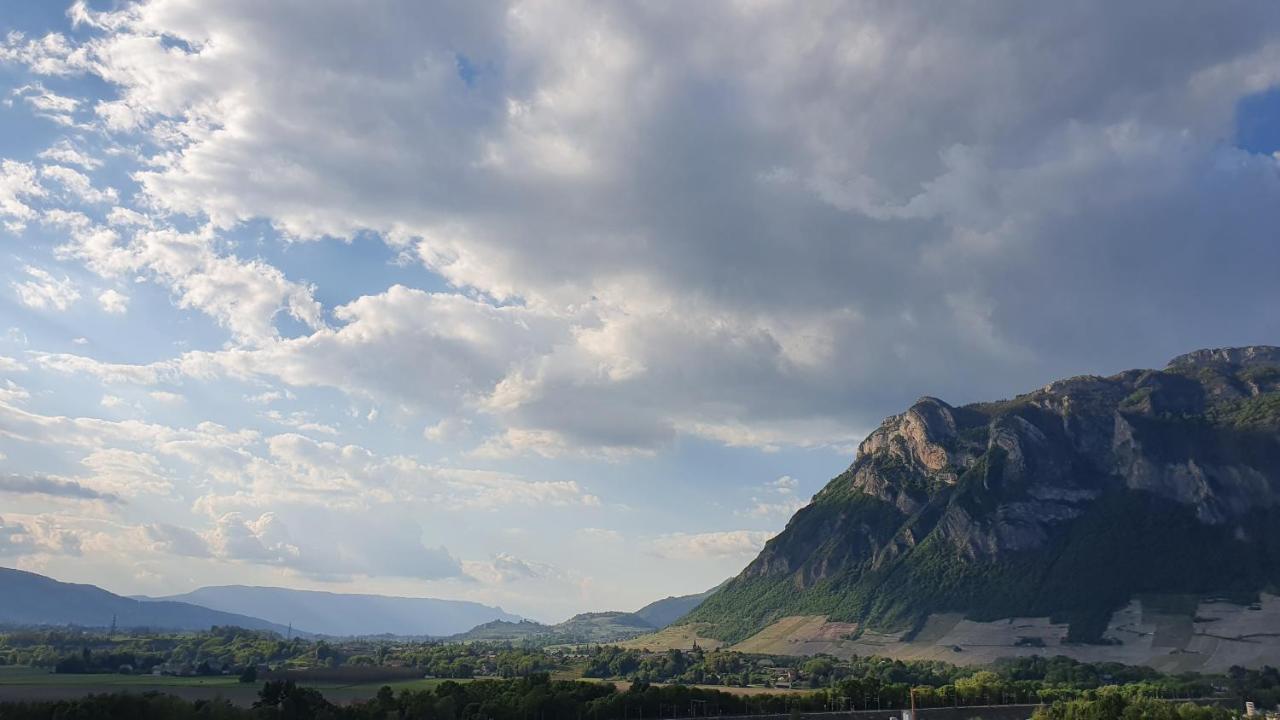 Gîte clair, spacieux et cosy avec vue sur le massif de la Chartreuse Sainte-Helene-du-Lac Extérieur photo