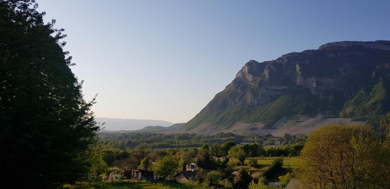 Gîte clair, spacieux et cosy avec vue sur le massif de la Chartreuse Sainte-Helene-du-Lac Extérieur photo